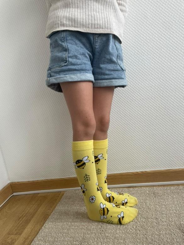 Chaussettes abeille jaunes et noires – Motif mignon et original.