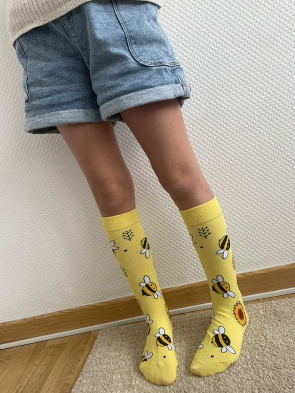 Chaussettes abeille en coton bio – Design amusant pour tous les âges.