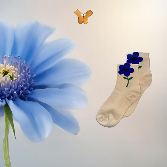 Chaussettes fleurs bleues – Design élégant et printanier pour un look frais et naturel.