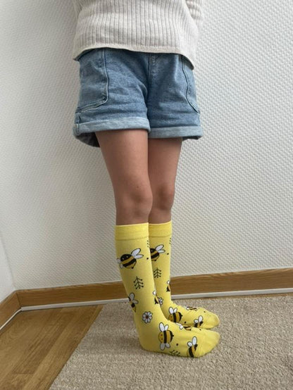 Chaussettes abeille jaunes et noires – Motif mignon et original.