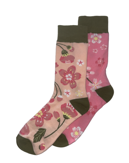 Chaussettes fleurs roses en coton doux – Parfaites pour un style printanier féminin et confortable.