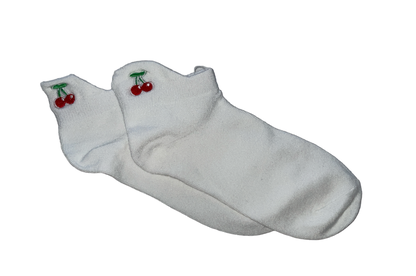 Chaussettes courtes cerise – Design fruité et coloré pour un style frais.